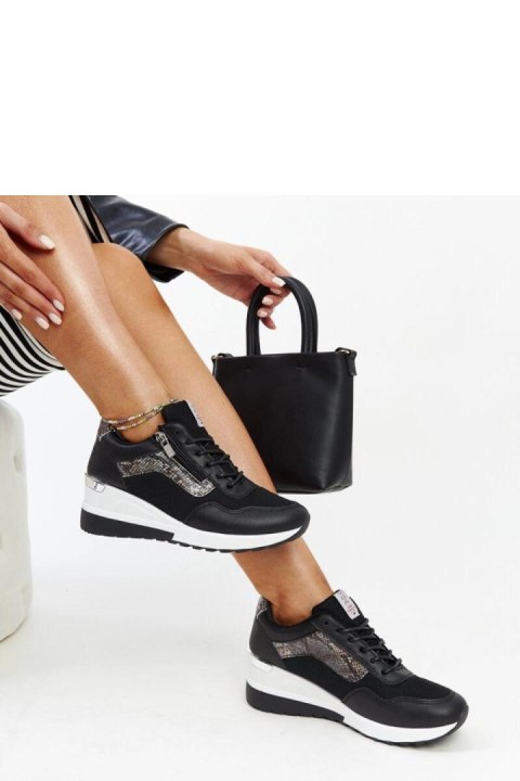 Czarne sneakersy damskie na koturnie CROSS JEANS - Solea Czarne sneakersy damskie na koturnie CROSS JEANS - Solea