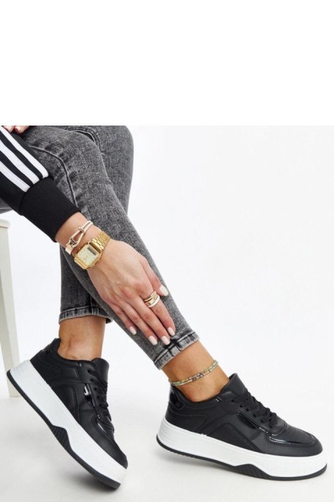 Czarne sneakersy na grubszej podeszwie Intisa - Solea Czarne sneakersy na grubszej podeszwie Intisa - Solea