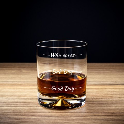 Etui na whisky ze szklankami Who cares na urodziny Etui na whisky ze szklankami Who cares na urodziny