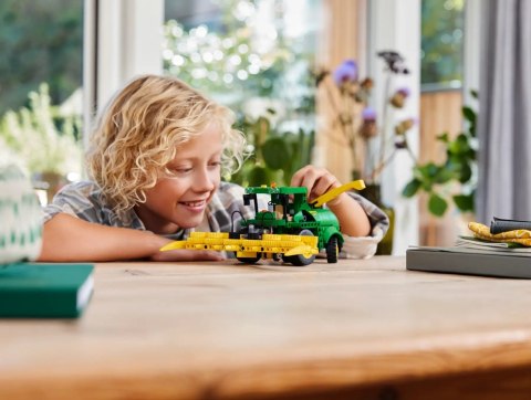 Lego LEGO TECHNIC 42168 John Deere 9700 Forage Harvester Lego LEGO TECHNIC 42168 John Deere 9700 Forage Harvester