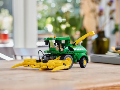 Lego LEGO TECHNIC 42168 John Deere 9700 Forage Harvester Lego LEGO TECHNIC 42168 John Deere 9700 Forage Harvester