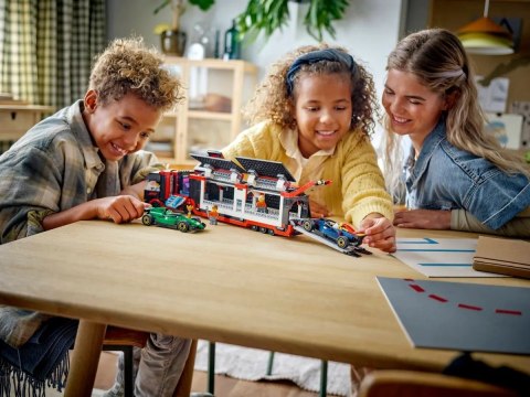 Lego LEGO CITY 60445 F1 Ciężarówka z bolidami RB20 i AMR24 F1 Lego LEGO CITY 60445 F1 Ciężarówka z bolidami RB20 i AMR24 F1