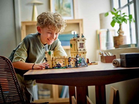 Lego LEGO Harry Potter 76447 Zamek Hogwart lekcja latania na miotle Lego LEGO Harry Potter 76447 Zamek Hogwart lekcja latania na miotle