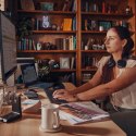 POLY Poly Zestaw słuchawkowy Voyager Focus 2 z certyfikatem Microsoft Teams USB-C-C + przejściówka USB-C/A 9T9J4AA#AC3