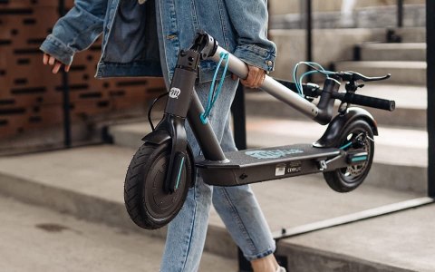 Motus Hulajnoga motus Scooty 8,5 (kolor turkusowy) Motus Hulajnoga motus Scooty 8,5 (kolor turkusowy)