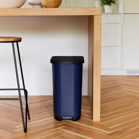 Rotho Rotho kosz na śmieci z pedałem RIBO niebieski 35L Rotho Rotho kosz na śmieci z pedałem RIBO niebieski 35L