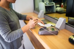 Contacta CONTACTA INTERKOM STS-K002L-B, ZESTAW (WZMACNIACZ, MODUŁ DLA INTERESANTA ORAZ OBSŁUGI, ZASILACZ, PĘTLA INDUKCYJNA), CZARNY