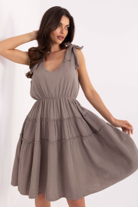 Sukienka Model MI-SK-92179.14 Dark Beige - Italy Moda Sukienka Model MI-SK-92179.14 Dark Beige - Italy Moda