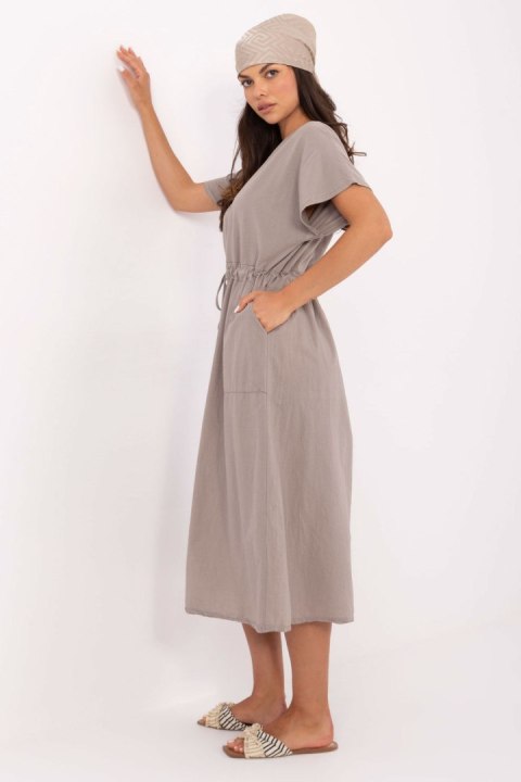 Sukienka Model TW-SK-BI-6-2041.89 Dark Beige - Och Bella Sukienka Model TW-SK-BI-6-2041.89 Dark Beige - Och Bella