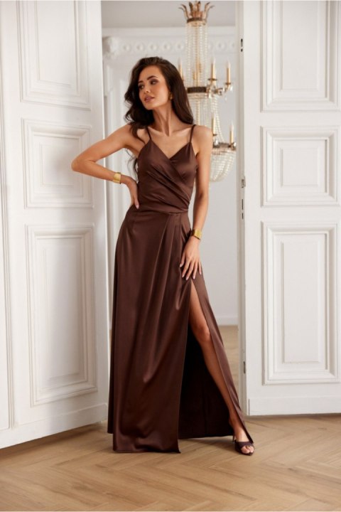 Sukienka Model Salma BRA SUK0462 Brown - Roco Fashion Sukienka Model Salma BRA SUK0462 Brown - Roco Fashion