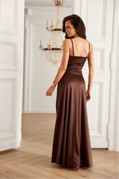 Sukienka Model Salma BRA SUK0462 Brown - Roco Fashion Sukienka Model Salma BRA SUK0462 Brown - Roco Fashion