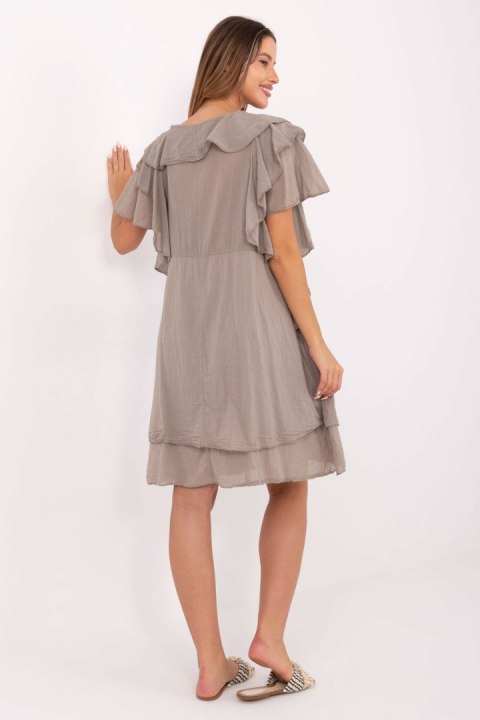 Sukienka Model MI-SK-102128.61 Dark Beige - Italy Moda Sukienka Model MI-SK-102128.61 Dark Beige - Italy Moda