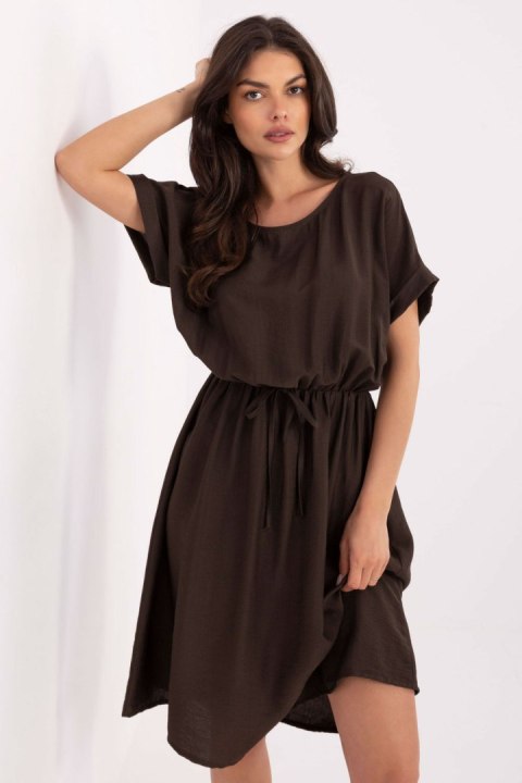 Sukienka Model MI-SK-A63751.67 Dark Brown - Italy Moda Sukienka Model MI-SK-A63751.67 Dark Brown - Italy Moda