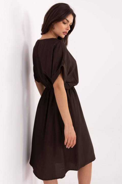 Sukienka Model MI-SK-A63751.67 Dark Brown - Italy Moda Sukienka Model MI-SK-A63751.67 Dark Brown - Italy Moda