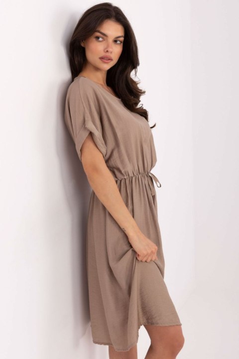 Sukienka Model MI-SK-A63751.67 Dark Beige - Italy Moda Sukienka Model MI-SK-A63751.67 Dark Beige - Italy Moda