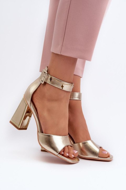 Sandały Model Rosazara 24SD35-6815 Gold - Step in style Sandały Model Rosazara 24SD35-6815 Gold - Step in style