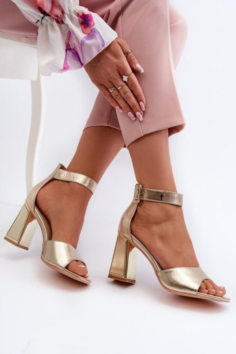 Sandały Model Rosazara 24SD35-6815 Gold - Step in style Sandały Model Rosazara 24SD35-6815 Gold - Step in style