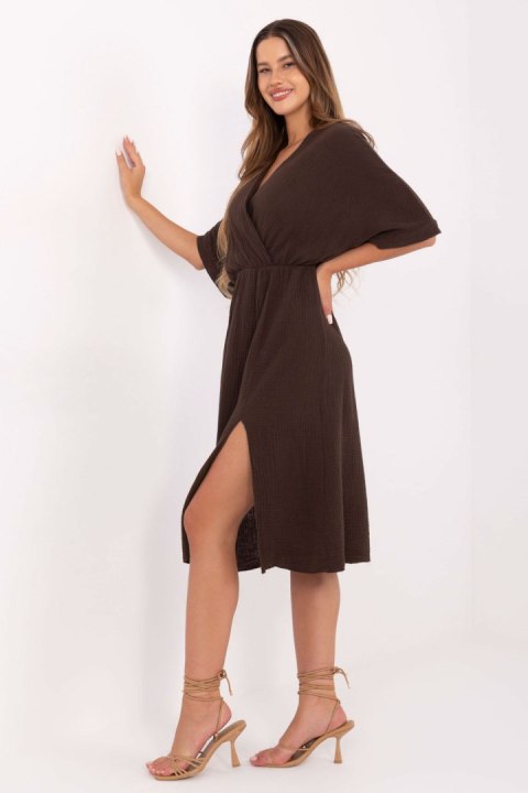 Sukienka Model MI-SK-121008.84 Dark Brown - Italy Moda Sukienka Model MI-SK-121008.84 Dark Brown - Italy Moda