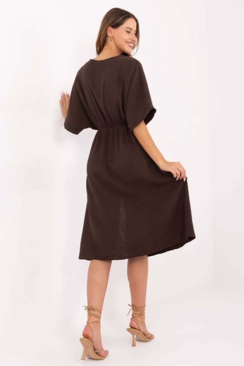 Sukienka Model MI-SK-121008.84 Dark Brown - Italy Moda Sukienka Model MI-SK-121008.84 Dark Brown - Italy Moda