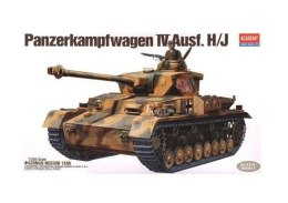 Model plastikowy Panzerkampfwagen Ausf. IV H/J Academy
