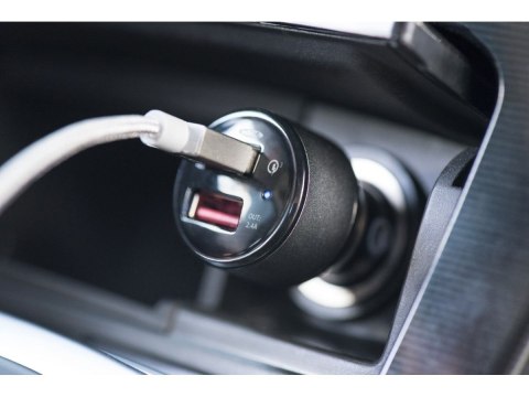 Ładowarka samochodowa Qualcomm Quick Charge 3.0, 2xUSB (3A/2.4A), czarno-srebrna EDNET Ładowarka samochodowa Qualcomm Quick Charge 3.0, 2xUSB (3A/2.4A), czarno-srebrna EDNET