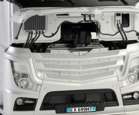 Mercedes Benz Actros MP4 Gigaspace Italeri Mercedes Benz Actros MP4 Gigaspace Italeri