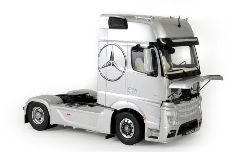 Mercedes Benz Actros MP4 Gigaspace Italeri Mercedes Benz Actros MP4 Gigaspace Italeri
