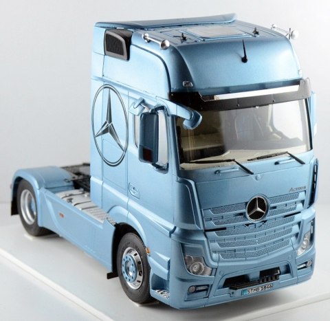 Mercedes Benz Actros MP4 Gigaspace Italeri Mercedes Benz Actros MP4 Gigaspace Italeri