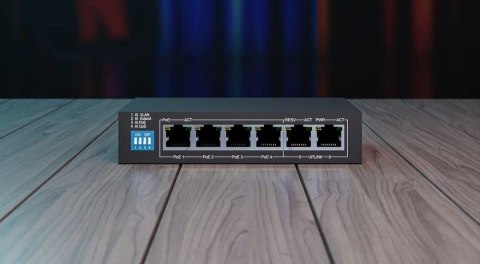 Switch KRIOS PoE 4x Gigabit PoE/PoE+, 2x RJ45 Uplink Gigabit, 60W Extralink Switch KRIOS PoE 4x Gigabit PoE/PoE+, 2x RJ45 Uplink Gigabit, 60W Extralink