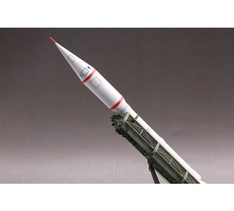 Model plastikowy Wyrzutnia 2P16 z pociskiem 2k6 Luna Trumpeter Model plastikowy Wyrzutnia 2P16 z pociskiem 2k6 Luna Trumpeter