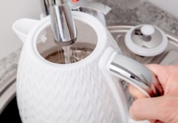 Czajnik bezprzewodowy C 265 biały Eldom