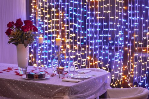 Inteligentna kurtyna Curtain 210 LED RGB+W 1,5/2,1m, przezroczysty przewód TWINKLY Inteligentna kurtyna Curtain 210 LED RGB+W 1,5/2,1m, przezroczysty przewód TWINKLY