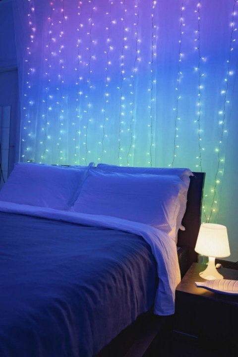 Inteligentna kurtyna Curtain 210 LED RGB+W 1,5/2,1m, przezroczysty przewód TWINKLY Inteligentna kurtyna Curtain 210 LED RGB+W 1,5/2,1m, przezroczysty przewód TWINKLY