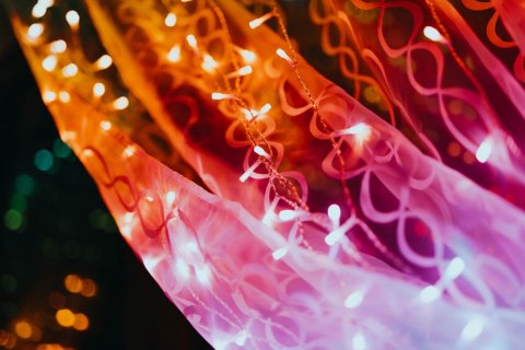 Inteligentna kurtyna Curtain 210 LED RGB+W 1,5/2,1m, przezroczysty przewód TWINKLY Inteligentna kurtyna Curtain 210 LED RGB+W 1,5/2,1m, przezroczysty przewód TWINKLY