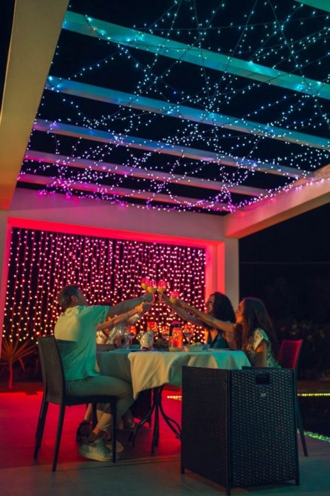 Inteligentna kurtyna Curtain 210 LED RGB+W 1,5/2,1m, przezroczysty przewód TWINKLY Inteligentna kurtyna Curtain 210 LED RGB+W 1,5/2,1m, przezroczysty przewód TWINKLY