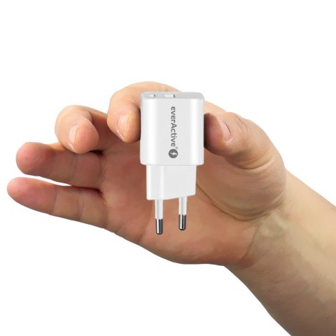 Ładowarka USB/USB-C QC3.0 30W technologia GaN Biała EverActive Ładowarka USB/USB-C QC3.0 30W technologia GaN Biała EverActive