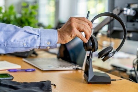 Zestaw słuchawkowy Poly Voyager 4320 USB-A + adapter BT700 76U49AA POLY Zestaw słuchawkowy Poly Voyager 4320 USB-A + adapter BT700 76U49AA POLY