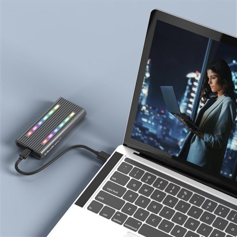 Obudowa | kieszeń na dysk M.2 SSD | SATA | NVMe | RGB LED | USB-C| 4TB Qoltec Obudowa | kieszeń na dysk M.2 SSD | SATA | NVMe | RGB LED | USB-C| 4TB Qoltec