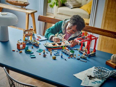 Klocki City 60422 Nadmorski port ze statkiem towarowym LEGO
