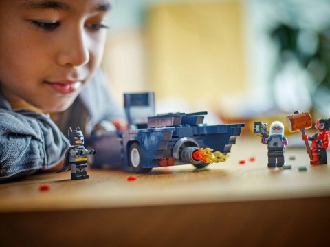 Klocki Super Heroes 76274 Batman z batmobilem kontra Harley Quinn i Mr. Freeze LEGO