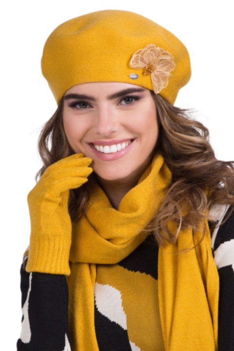 ELZA beret damski kolor musztardowy - Kamea ELZA beret damski kolor musztardowy - Kamea
