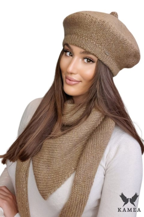 OFELIA zimowy beret damski kolor ciemny beż - Kamea OFELIA zimowy beret damski kolor ciemny beż - Kamea