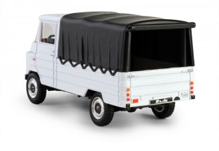 Pojazd PRL Żuk biały