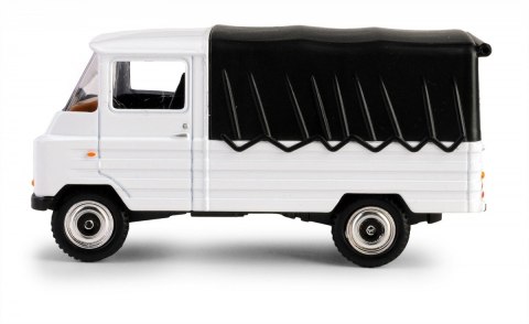 Pojazd PRL Żuk biały