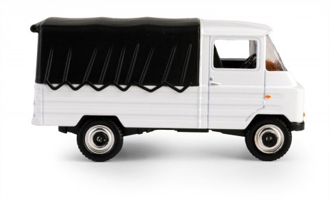 Pojazd PRL Żuk biały