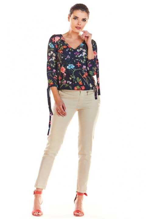 Bluzka Model M191 Flowers Navy - Infinite You Bluzka Model M191 Flowers Navy - Infinite You