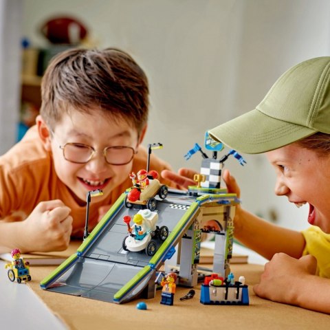 Klocki City 60460 Bez granic: tor z rampami dla wyścigówek LEGO