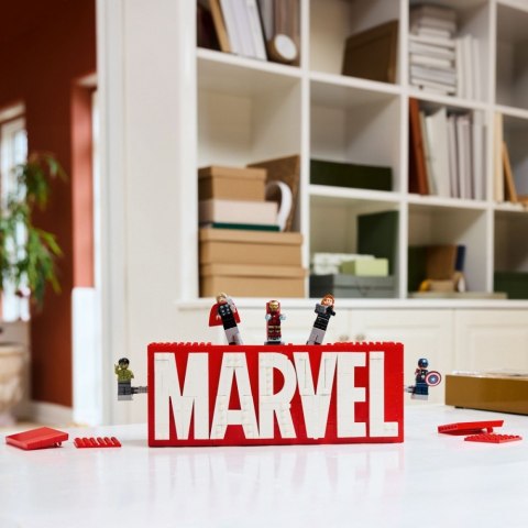 Klocki Super Heroes 76313 Logo MARVEL z minifigurkami LEGO
