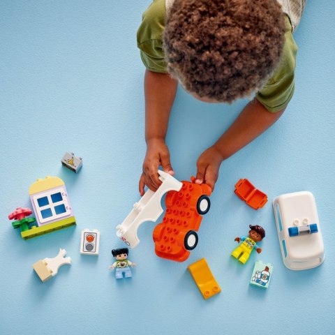 Klocki DUPLO 10447 Karetka z kierowcą LEGO