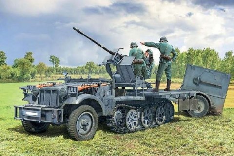 Model plastikowy Sd.Kfz 10/4 z Flak 30 i załogą 1/35 Italeri Model plastikowy Sd.Kfz 10/4 z Flak 30 i załogą 1/35 Italeri